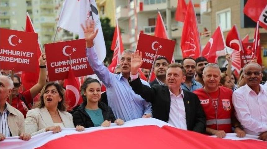 Mezitli&rsquo;de Cumhuriyet Coşkusu Yaşandı