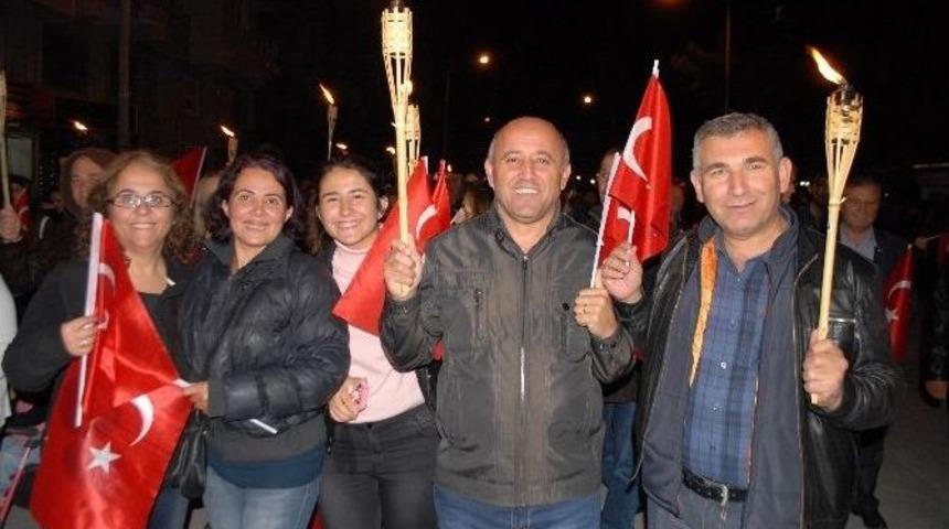 Y&uuml;zlerce Burdurlu, Cumhuriyet İ&ccedil;in Y&uuml;r&uuml;d&uuml;