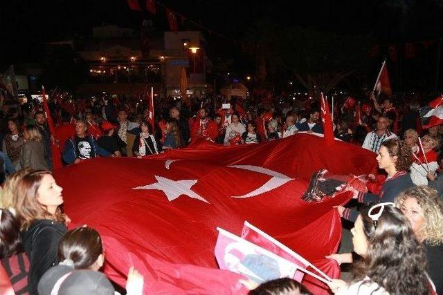 Bodrum’da Cumhuriyet Coşkusu Fener Alayıyla Sürdü