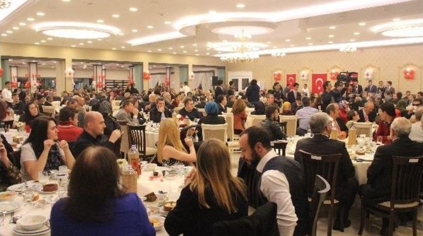 Sakarya Valiliği, Şehit Yakınları Ve Gazileri Yemekte Buluşturdu