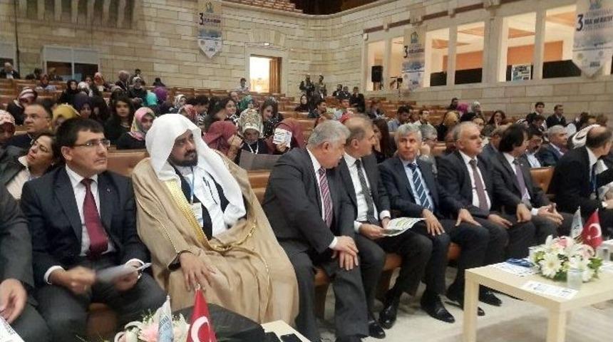 3&rsquo;&uuml;nc&uuml; Uluslararası Helal Ve Sağlıklı Gıda Kongresi&rsquo;ne Yoğun İlgi