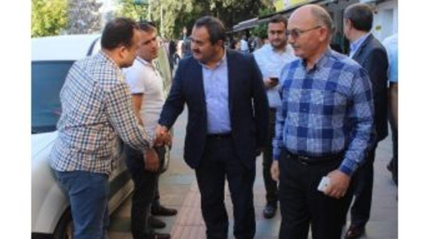 Ak Partili H&uuml;seyin Samani Kale Kapısı Esnafıyla Buluştu