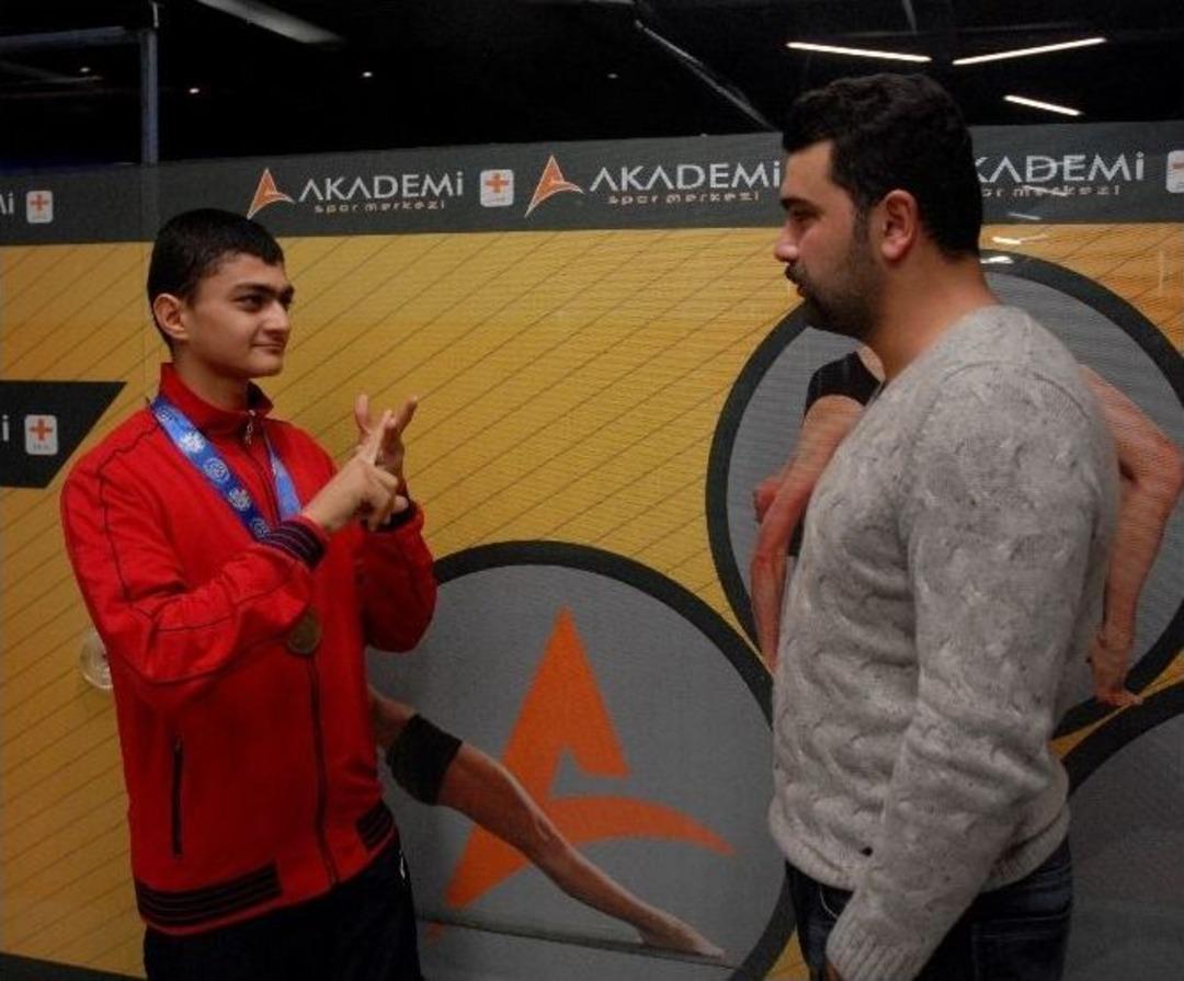 İşitme Engelli Sporcu Eskişehir&rsquo;i Gururlandırdı