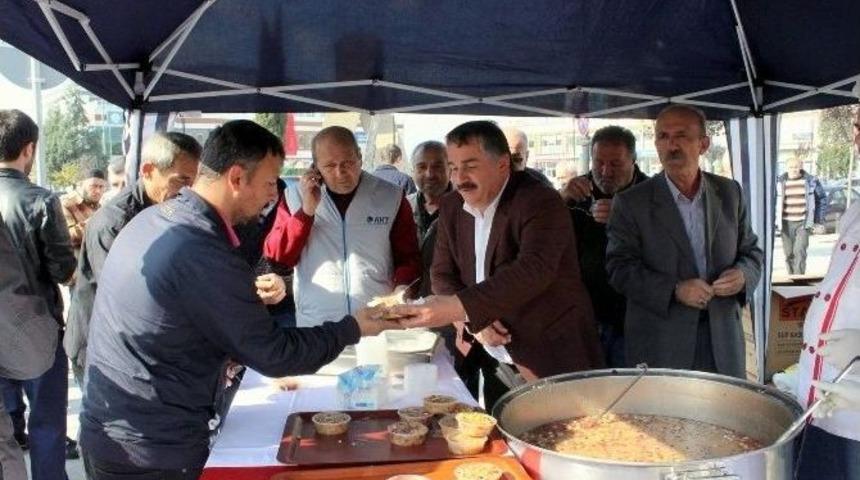 Arifiye Belediyesi&rsquo;nden Aşure İkramı