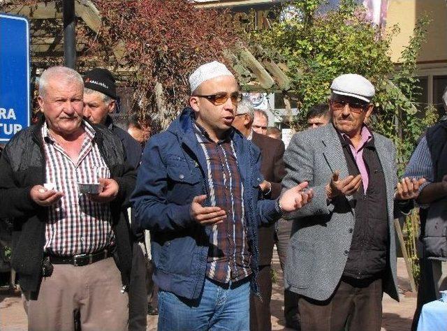 Hisarcık Belediyesi 2 Bin Kişiye Aşure Dağıttı