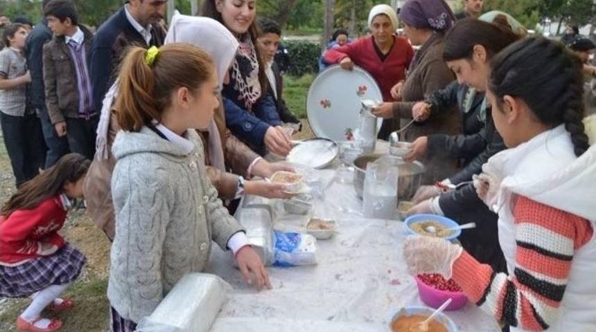 Dereçine’de Cumhuriyet Bayramı Ve Aşure Coşkusu