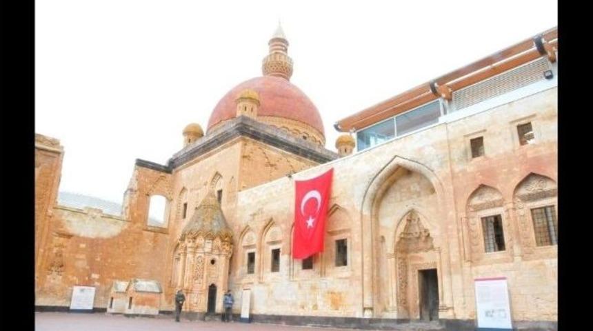 Doğubayazıt&rsquo;taki Cami 200 Yıl Sonra İbadete A&ccedil;ıldı