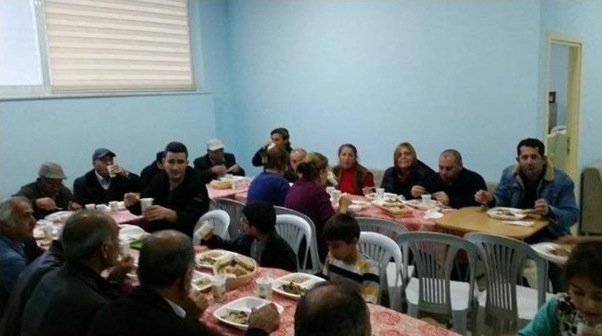 Z&uuml;lfikar Alevi Bektaşi Derneği Aşure Dağıttı