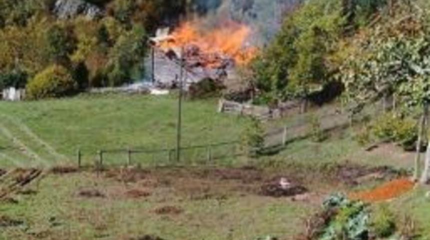 Ahşap Ev Yangında K&uuml;le D&ouml;nd&uuml;