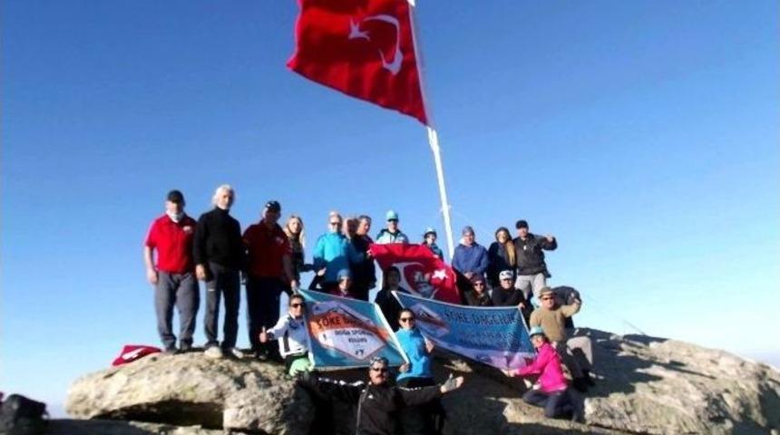 S&ouml;keli Dağcılardan Latmos&rsquo;un Zirvesinde 29 Ekim Kutlaması