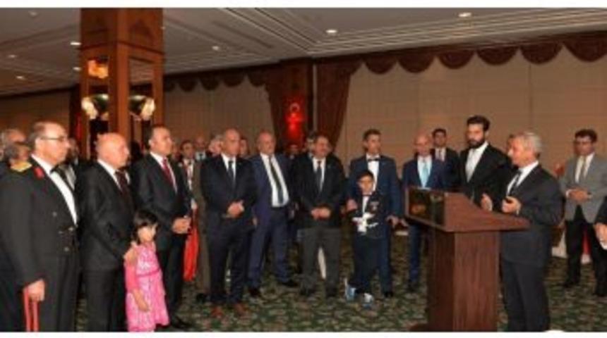 Cumhuriyet Onur &Ouml;d&uuml;l&uuml; Ahmet Fikret Evyap&rsquo;a Verildi