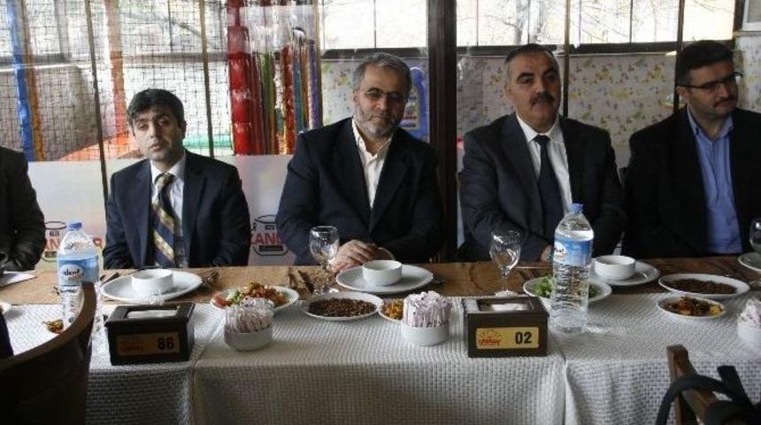 M&uuml;ft&uuml;l&uuml;k &Ccedil;alışanları Engellilerle Yemekte Buluştu