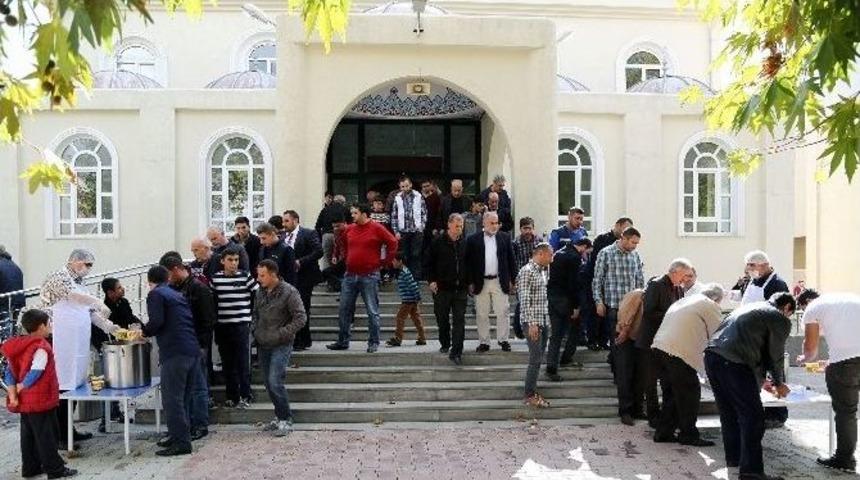 Naksan Holding 50 Bin Kişiye Aşure Dağıttı