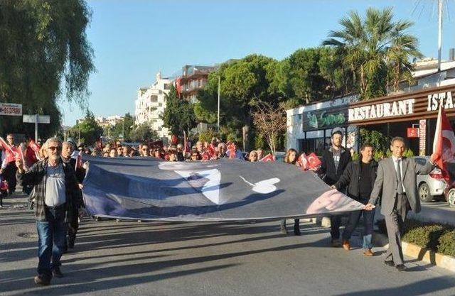 Kuşadası’nda Cumhuriyet Yürüyüşü Gerçekleştirildi