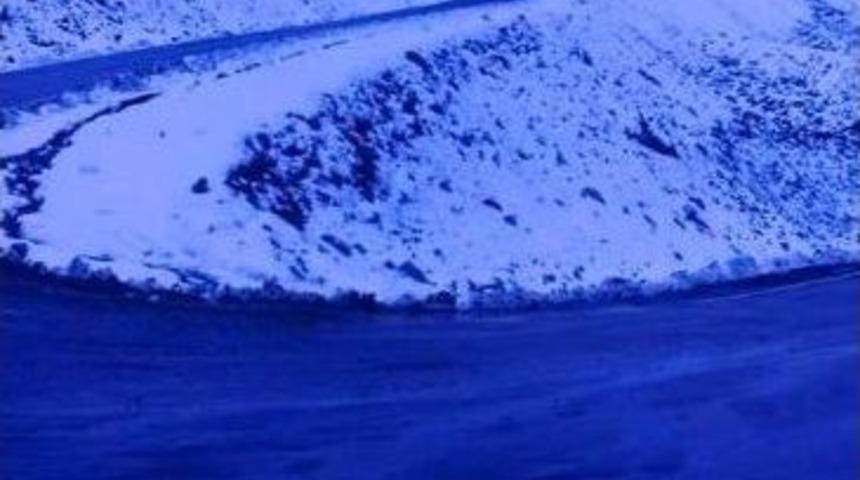 Bah&ccedil;esaray&rsquo;da Kar Yağışı