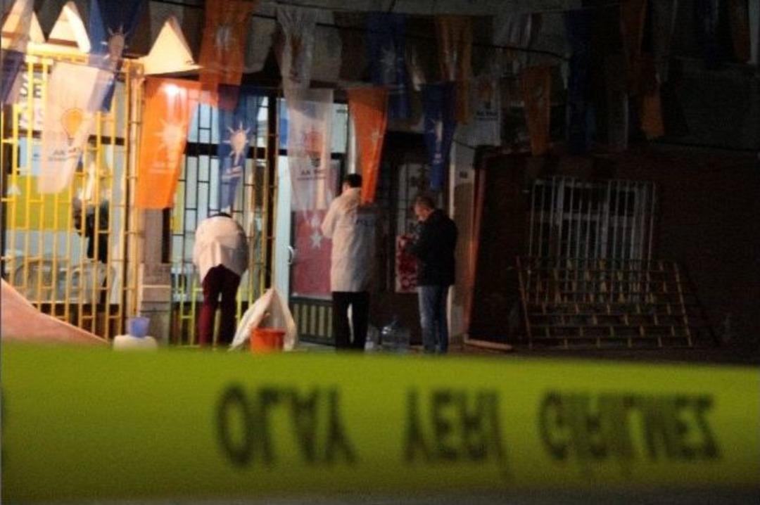 Ey&uuml;p&rsquo;te Ak Parti Se&ccedil;im İrtibat B&uuml;rosuna Molotof Kokteyli Saldırı