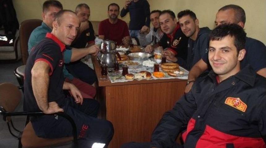 Yağışlar En &Ccedil;ok İtfaiyecileri Sevindirdi