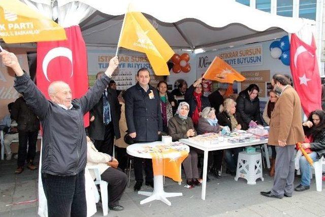 Ak Parti Milletvekili Adayları, Kadıköy Meydanda Vatandaşlarla Buluştu