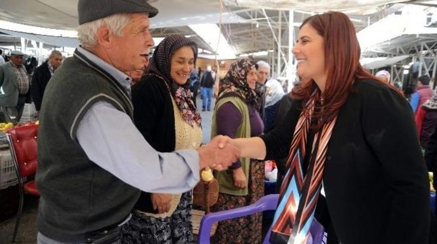 Başkan &Ccedil;er&ccedil;ioğlu, Buharkent Pazarını Gezdi