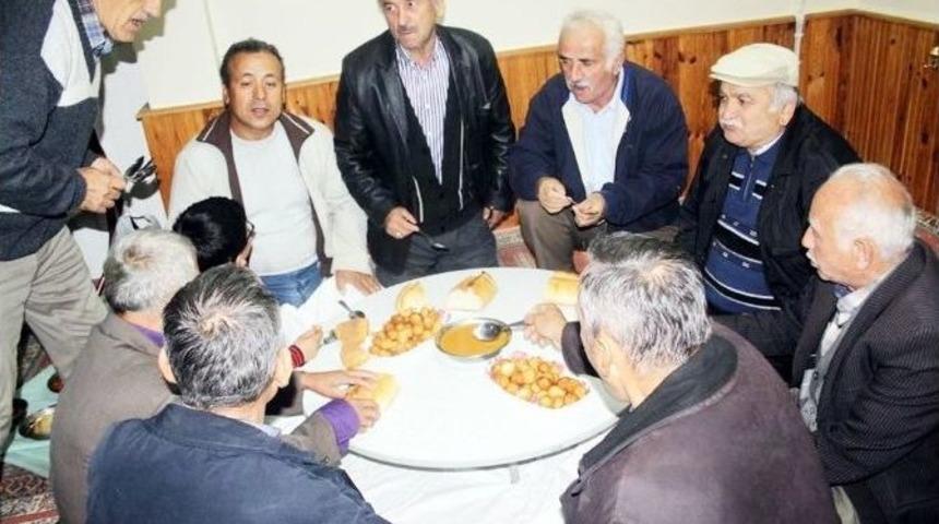 Alaplı Durabeyli K&ouml;y&uuml; Aşure Geleneğini S&uuml;rd&uuml;r&uuml;yor