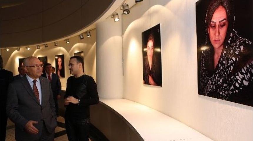 Yenimahalle Belediyesi&rsquo;nde Simsiyah Defile