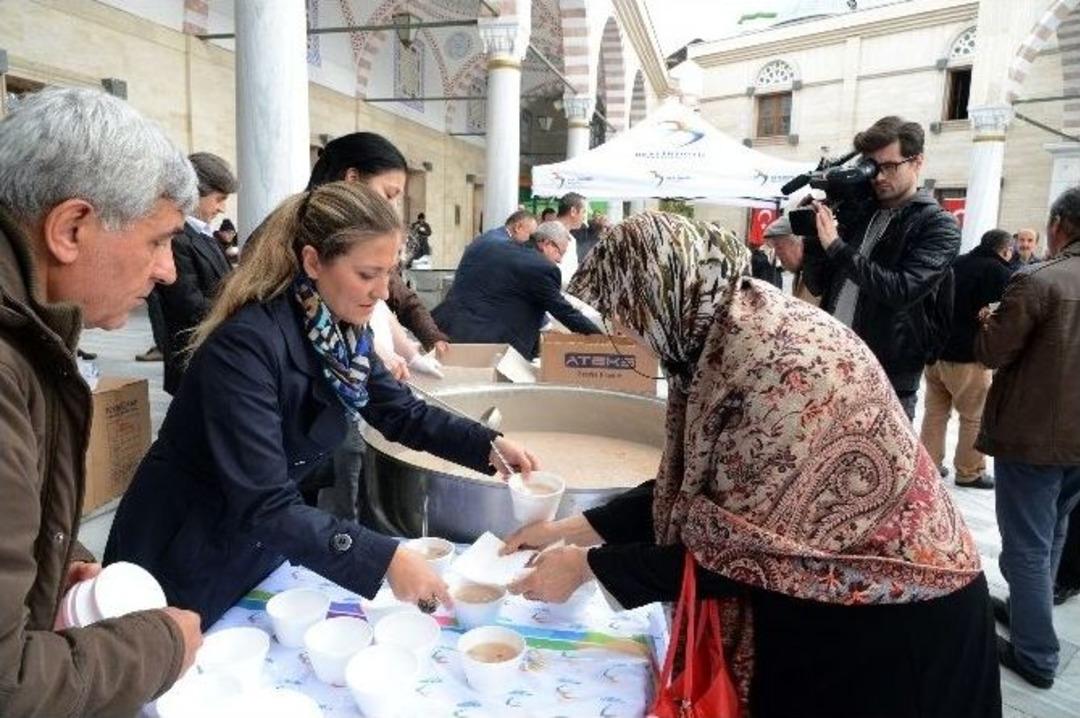 Beylikd&uuml;z&uuml;&rsquo;nde Aşure İkramı Devam Ediyor