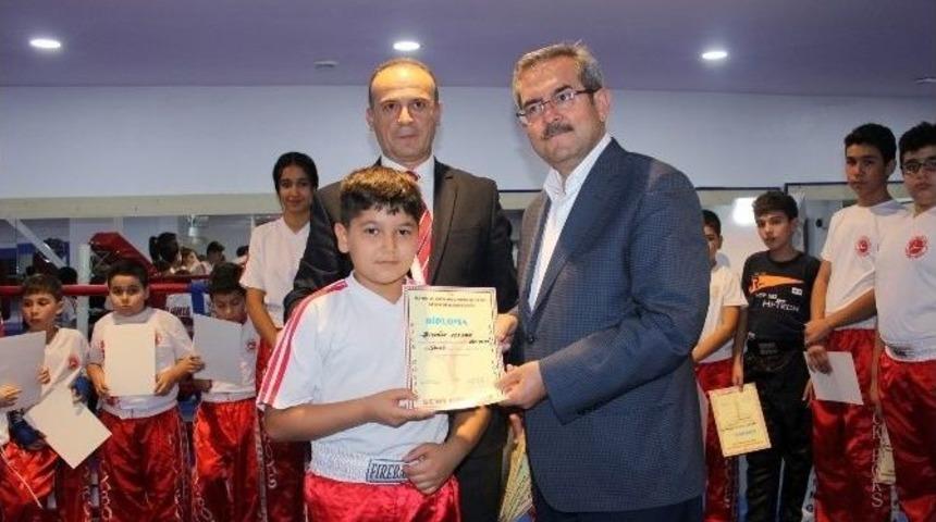 &Uuml;n&uuml;var&rsquo;dan Başarılı Kick Boks&ccedil;ulara Belge