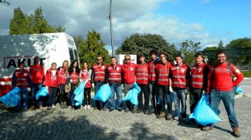 Truva &Ouml;ren Yerinde &Ccedil;&ouml;p Topladılar