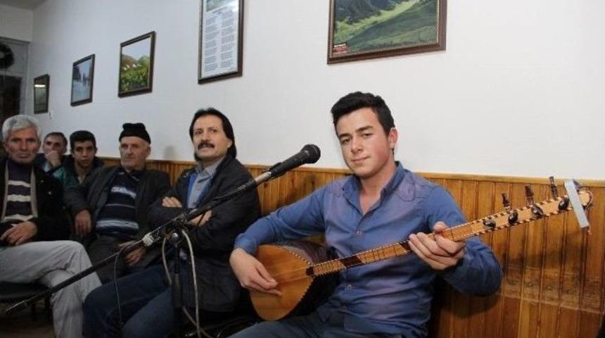 K&uuml;&ccedil;&uuml;k Aşık Metehan Coşturdu