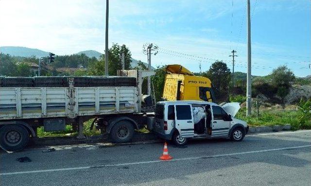 Tır’la Otomobil Çarpıştı: 2 Yaralı