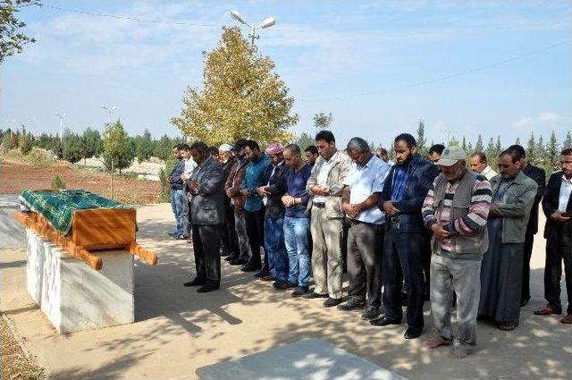 Şanlıurfa’da Öldürülen Suriyeli Gazeteci, Akçakale’de Toprağa Verildi