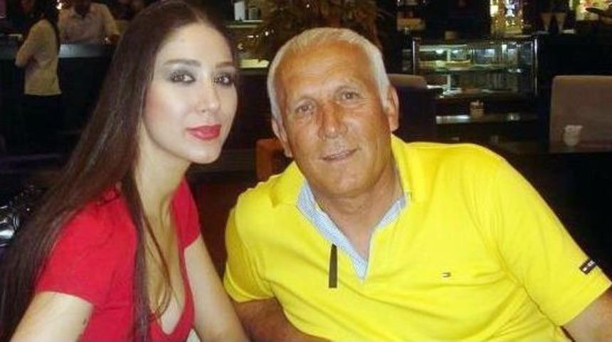 &Uuml;nl&uuml; Mankenden &Ouml;rnek Davranış