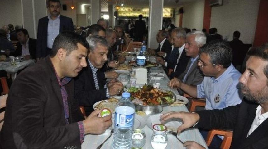 Başkan Toprak, Din Görevlilerine Yemek Verdi