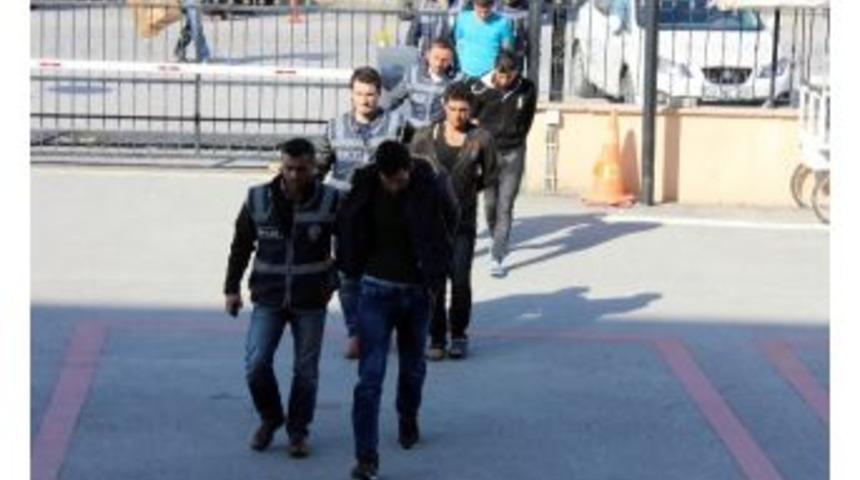 Fidye İ&ccedil;in Pakistanlı Genci Ka&ccedil;ıran 5 Afganlı İnsan Taciri Adliyeye Sevk Edildi