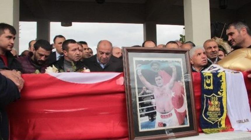 Şampiyon Son Yolculuğuna Uğurlandı