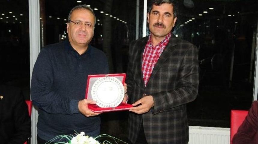 Muş&rsquo;ta &Ouml;ğretim &Uuml;yesi Prof. Dr. Bayram Coşkun&rsquo;a Veda Yemeği Verildi