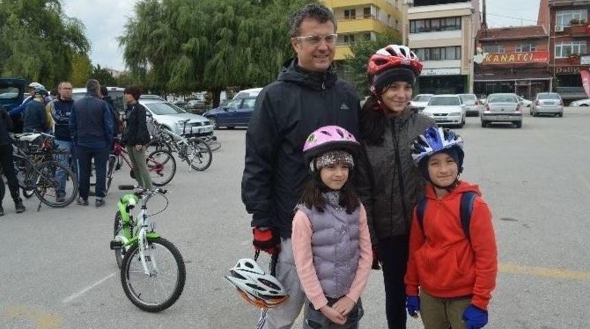 Cumhuriyet Ve Barış İ&ccedil;in Pedal &Ccedil;evirdiler