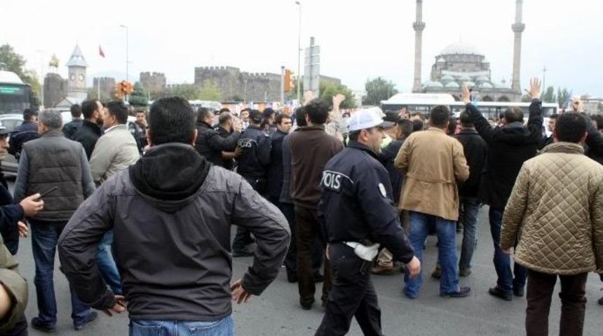 Kayseri’de Afiş Asma Gerginliği