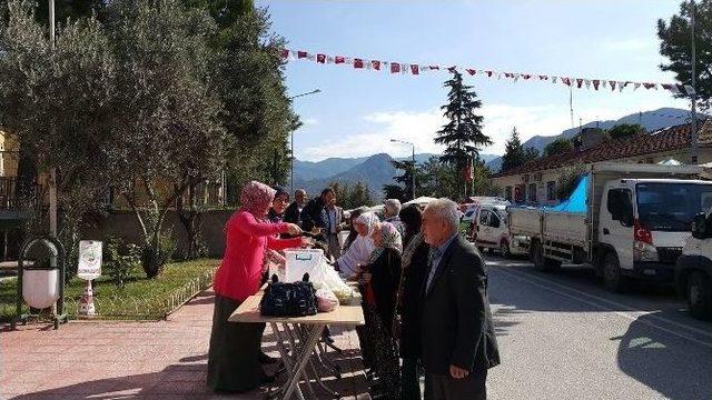 Sarıcakaya’da Aşure Dağıtımı