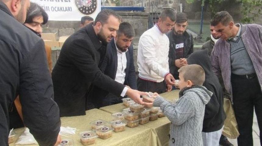 Osmanlı Eğitim Ocaklarından Aşure İkramı