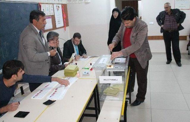 Elazığ’da Oy Kullanımı Başladı