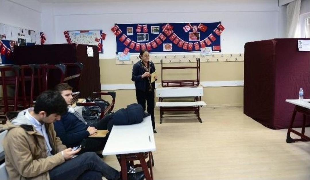 İstanbul&rsquo;da Oy Verme İşlemi Başladı