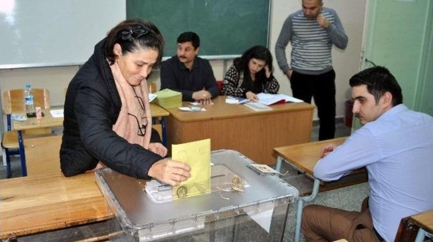 Eskişehir&rsquo;de Oy Verme İşlemi Başladı