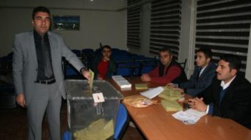 Muş&rsquo;ta Se&ccedil;men Sandık Başına Ge&ccedil;ti