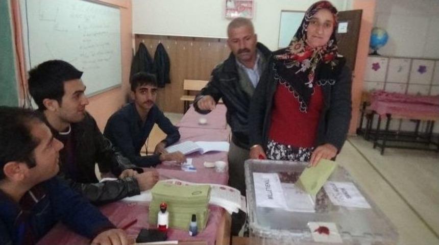 Hakkari&rsquo;de Oy Kullanma İşlemi Başladı