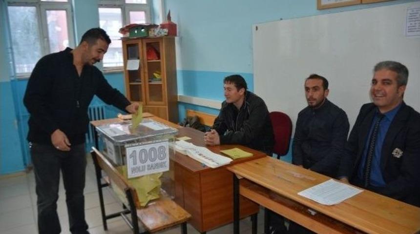 Tatvan&rsquo;da Oy Verme İşlemi Başladı