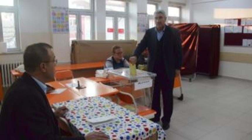 İlk Oyu Başkan Musa Yılmaz Kullandı