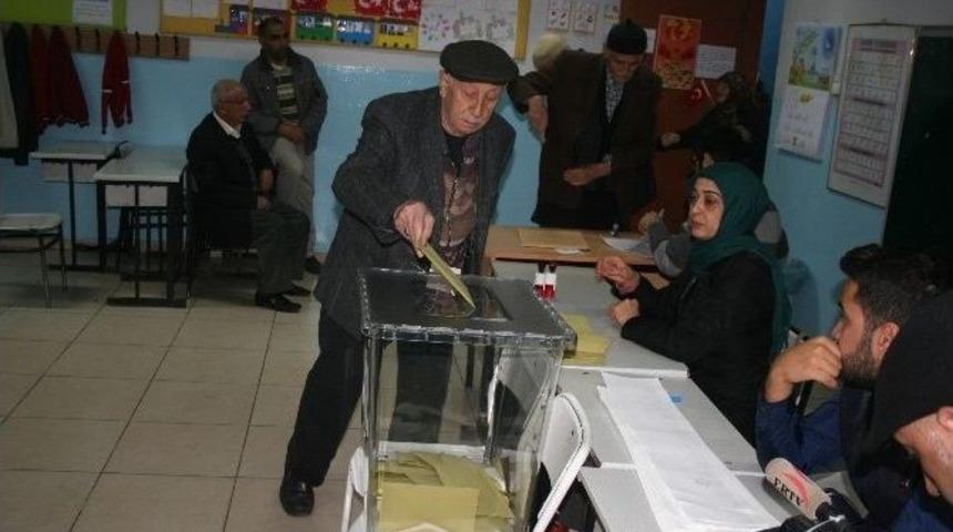 Malatya&rsquo;da Oy Kullanma İşlemi Başladı