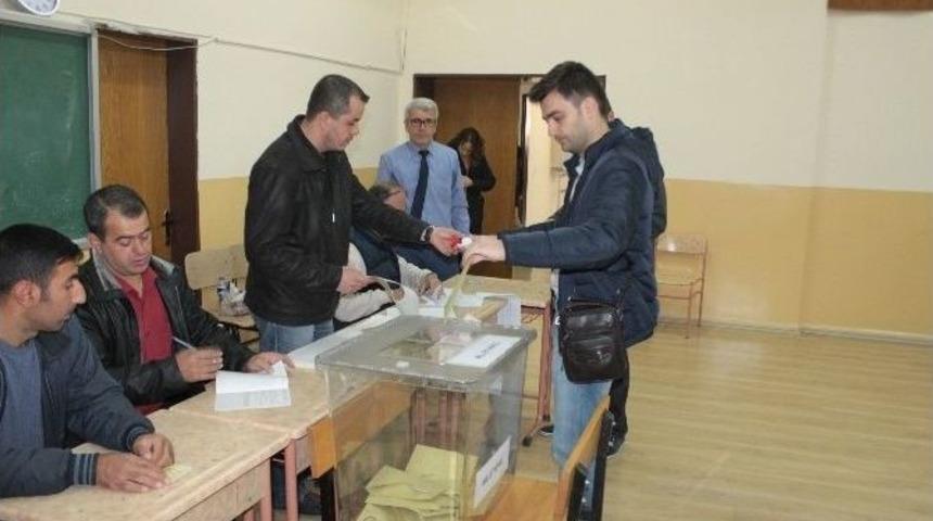 Bursa&rsquo;da Oy Verme İşlemi Başladı