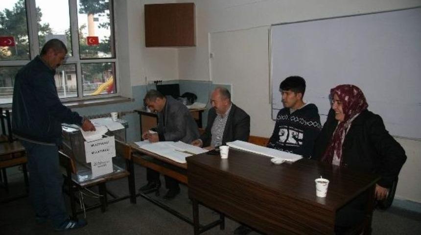 Afyonkarahisar’da Oy Verme İşlemi Başladı